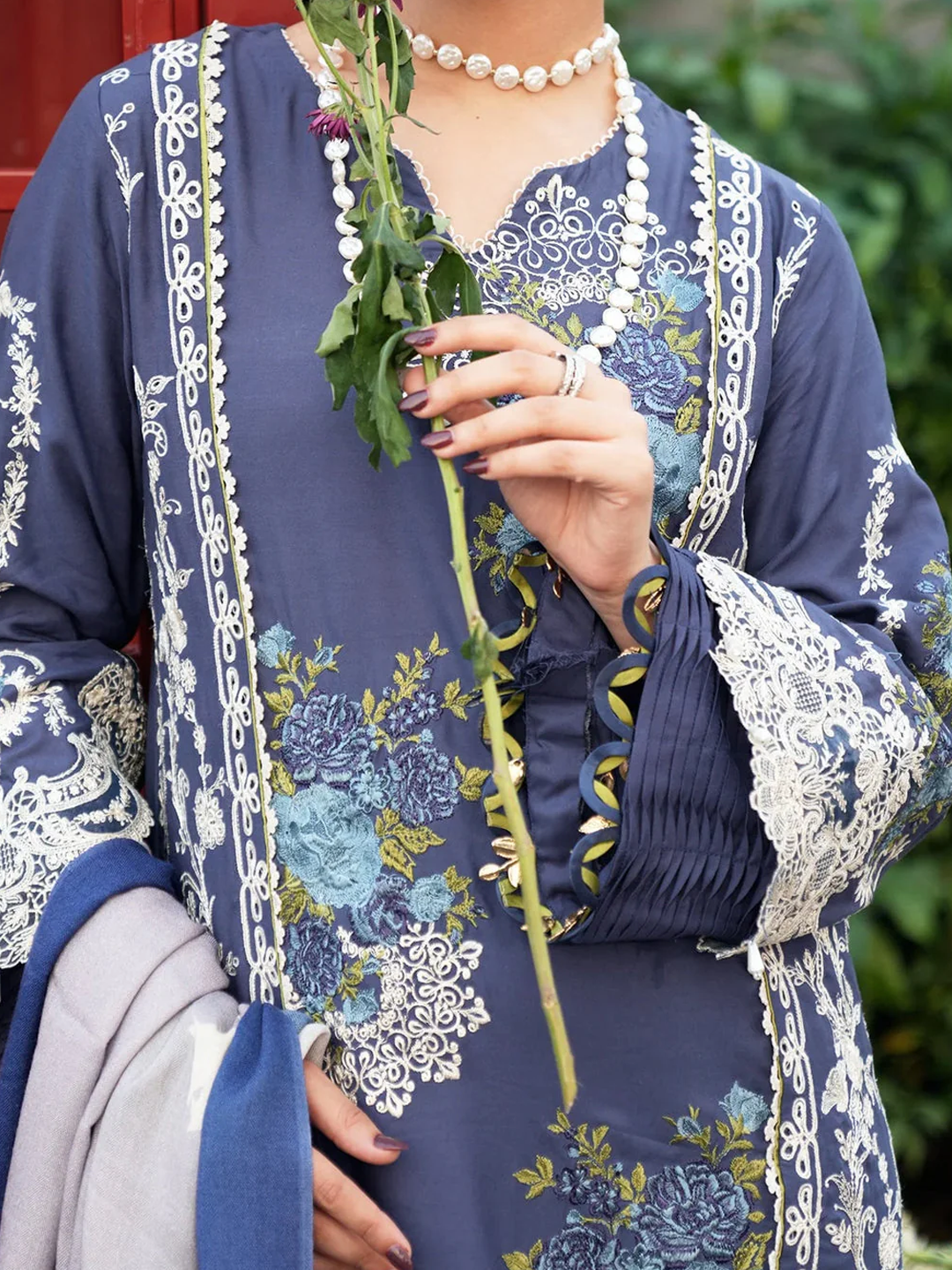 Embroidered Lawn Suit FS5004