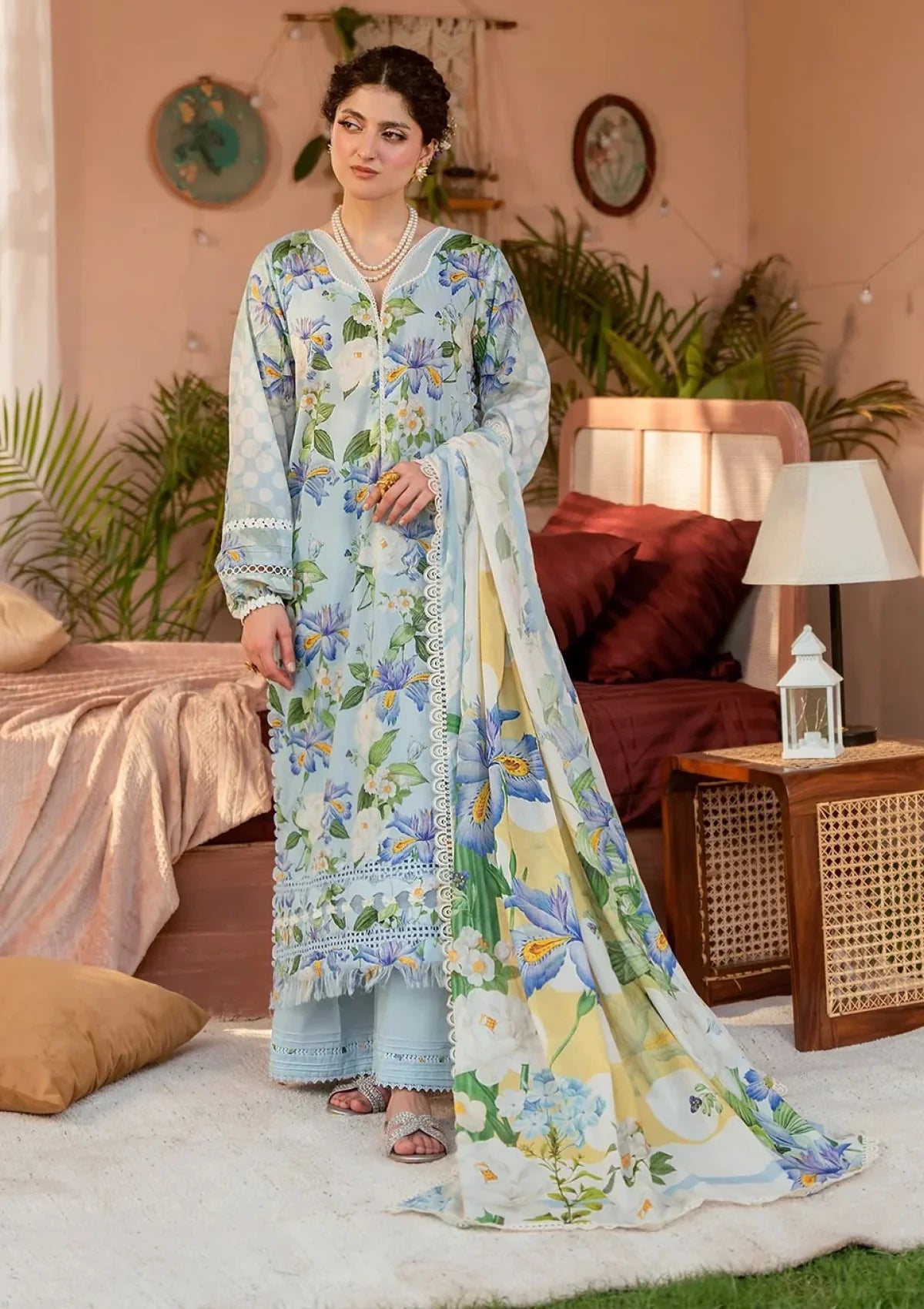 Blue Iris Bloom Floral Lawn - FS3356