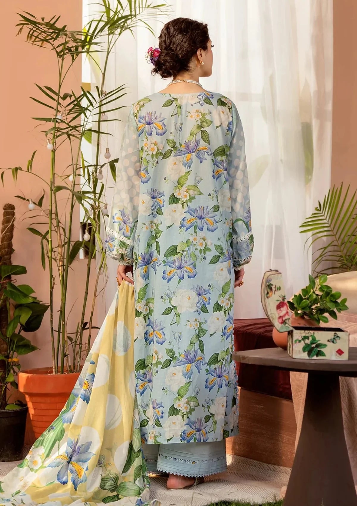 Blue Iris Bloom Floral Lawn - FS3356