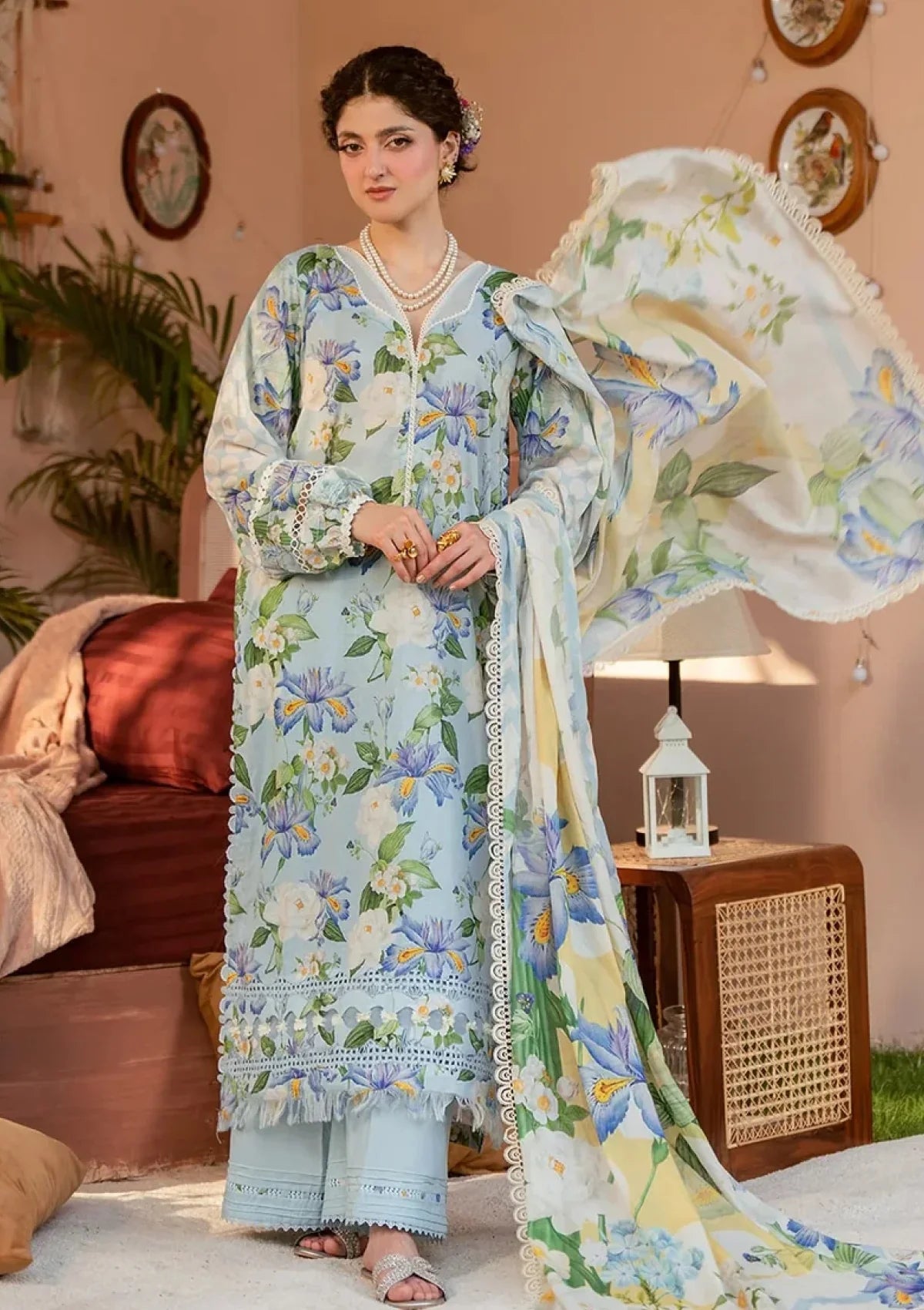 Blue Iris Bloom Floral Lawn - FS3356