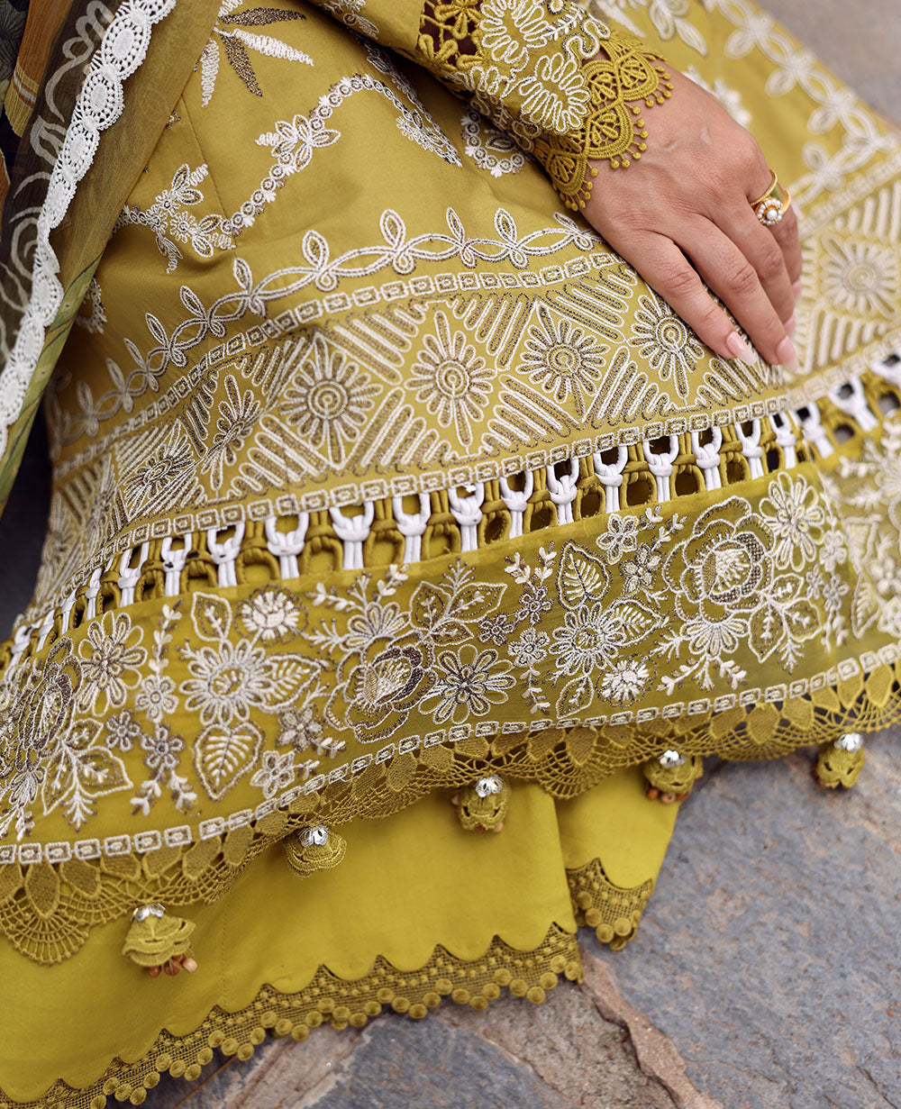 Lawn 3PC Embroidered Shirt with Digital Printed Jacquard Dupatta – ZC1423